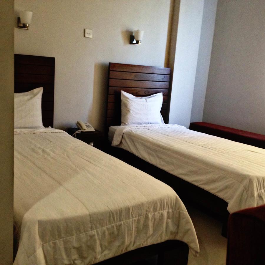Greensa Inn Surabaya Esterno foto