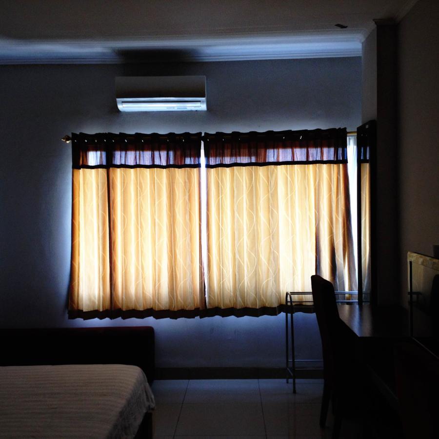 Greensa Inn Surabaya Esterno foto