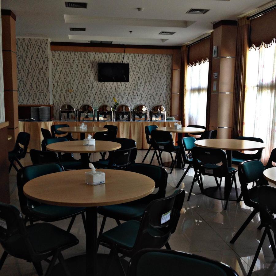 Greensa Inn Surabaya Esterno foto