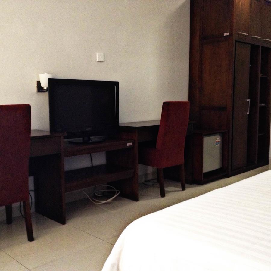 Greensa Inn Surabaya Esterno foto
