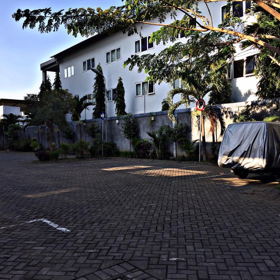 Greensa Inn Surabaya Esterno foto